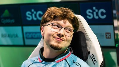 Warzone pro Aydan says Apex Legends is ‘just a better game’ than CoD’s battle royale