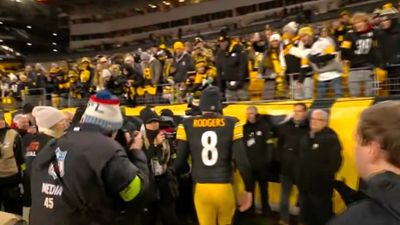 Steelers Fan Shouted ‘Retire’ As Aaron Rodgers Walked Off Field After Loss vs. Texans