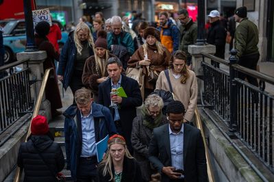London travel news LIVE: Overground line partly suspended and Tube line delays over morning rush-hour