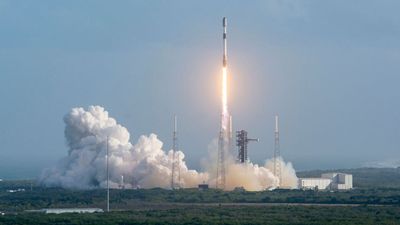 SpaceX launches 29 Starlink satellites into orbit from Florida (video)
