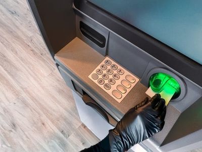Urgent Warning: 4 Signs the ATM Skimmer Has Copied Your Card Details