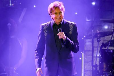 Barry Manilow announces new tour dates following lung cancer treatment