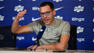 ‘Set Piece FC’—Liam Rosenior Sends Chelsea Warning Before Arsenal Clash