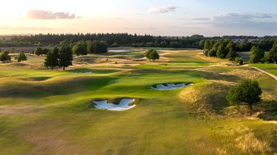 The Golf Club That Moved One Mile... But Also A Million Miles!