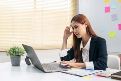 The “Functional Freeze”: Why You Are Still Tired Even After 8 Hours of Sleep