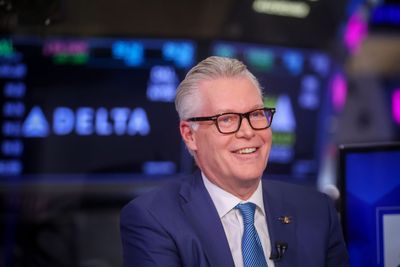 Delta sees wealthy high fliers leading to another record year—but its CEO sees the main cabin 'struggling greatly'