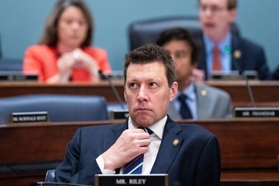 ‘This is not a stock trading ban’: New bill puts Dems in a tough spot