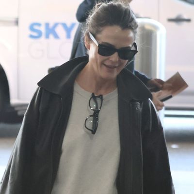 Keri Russell's Post-Golden Globes Travel Outfit Includes Affordable New Balance Sneakers