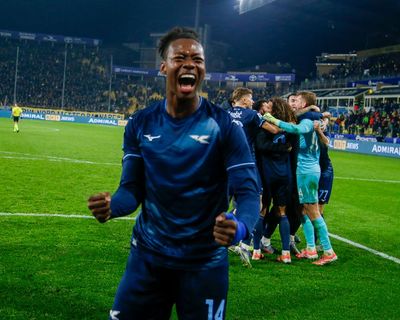 Which football teams have scored after being reduced to eight players?