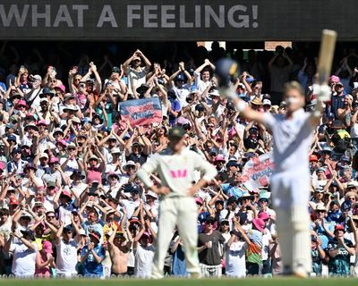 Nimble or nervous 90s? Cricket maths show best approach to scoring a century