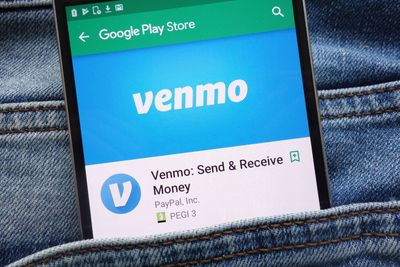 IRS Warning: The 2026 “Audit Alarms” Triggered by Routine Venmo and Zelle Transfers