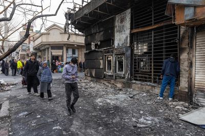Iran Defies Trump Warning as Shopkeeper Faces Crane Hanging, Streets Fill With Body Bags