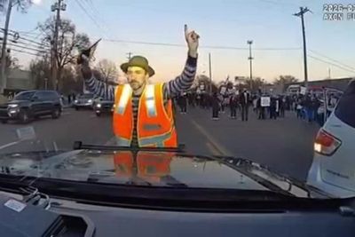 Protester ‘fakes’ being struck by police patrol car during ICE demonstration