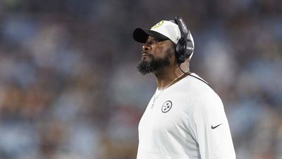 Steelers TE Says Mike Tomlin Got a Standing Ovation During Meeting With Players