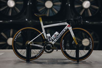 Remco Evenepoel’s Specialized S-Works Tarmac SL8 for 2026: Gold accents, SRAM components and subtle graphics