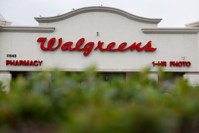 Walgreens extends its same-day alcohol delivery service