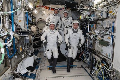 Four astronauts return to Earth early in Nasa’s first-ever medical evacuation