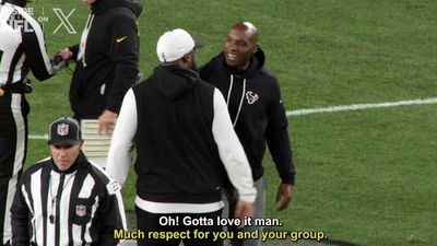 Mics Caught Mike Tomlin’s Classy Message to Texans Coach in Final Steelers Game