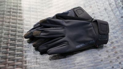 Pearl Izumi Summit Alpha Gloves review: a surpsingly warm polartec-equipped barrier for mild winter and shoulder season riding