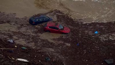Violent thunderstorms trigger flash flooding along Australia's Great Ocean Road