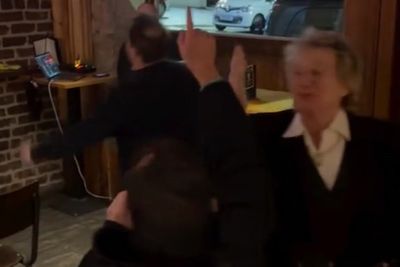 Rod Stewart crashes pub karaoke session - much to delight of locals