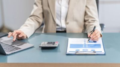 Why Major Banks Are Quietly Lowering Credit Limits for Customers With ‘Holiday Debt