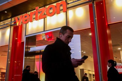 Verizon offers $20 account credits for 1.5 million customers outraged by mysterious 10-hour-long service outage. Here’s how to get the credit