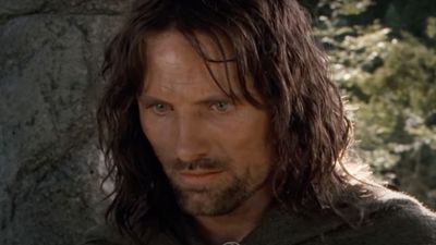 The Story Behind How Viggo Mortensen Taking A Surfboard To The Face Impacted Lord Of The Rings