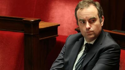 France says parliamentary approval of budget is 'impossible'