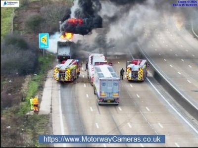 M25 closed in both directions near Potters Bar as lorry bursts into flames