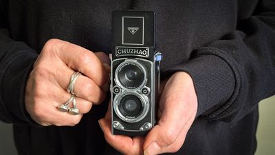 Chuzhao Digital Camera review: a tiny toy camera that models itself seductively on a 1960s TLR
