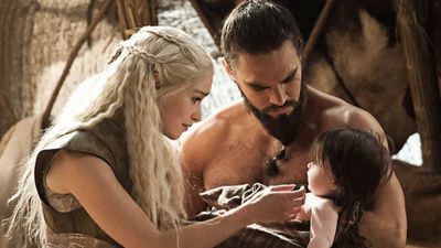 Emilia Clarke Reunited With Game Of Thrones ‘Dragon Daddy’ Jason Momoa, And The Fan Responses Are Absolutely A+