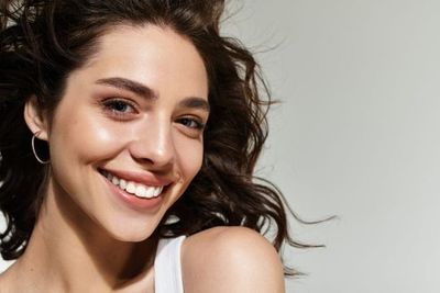 8 Social Norms That Pressure Women to Ignore Discomfort