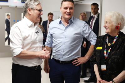 Wes Streeting allies hit out at ‘stupid’ briefings after ministers ‘urge Starmer to sack him for disloyalty’