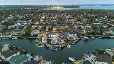 20 Places To Live in New York With High Salaries and a Low Cost of Living