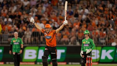 Scorchers lock up top spot as fumbly Stars tumble