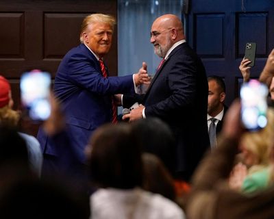 Trump campaign manager quietly drops defamation suit against the Daily Beast