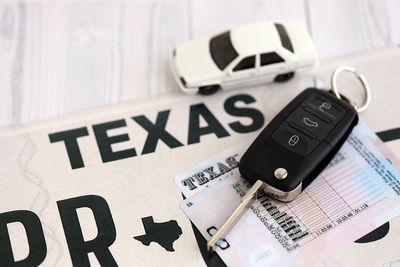 State Troopers Warning: The ‘Blue Stripe’ Dashboard Rule Texas Drivers Must Follow by February 1st