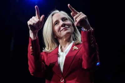 Abigail Spanberger makes history being sworn in as Virginia’s first female governor