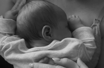 Perrie Edwards gives birth to baby daughter