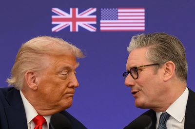 Starmer condemns Trump’s threat of UK tariffs over Greenland