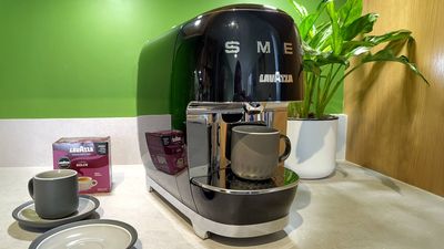 Want delicious, quality espresso with the convenience of pods? After two weeks of testing, I can say the Lavazza A Modo Mio Smeg is the coffee maker for you