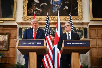 Starmer and European leaders angry at Trump plan to apply tariffs over Greenland
