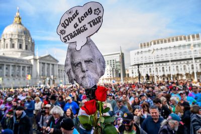 Thousands gather in San Francisco to celebrate Grateful Dead guitarist Bob Weir’s life