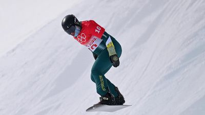 Lambert shows off his speed in snowboard cross blitz