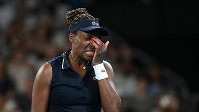 Venus Williams lets big lead slip in Open defeat