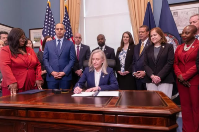 Virginia's First Female Governor Scraps ICE Cooperation Order Hours After Historic Inauguration