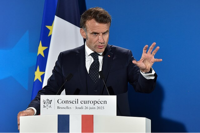 Macron Pushes EU to Deploy Trade 'Bazooka' Against Trump Over Greenland Tariff Threats