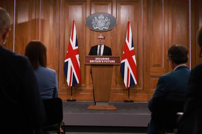 Starmer tells Trump it is ‘wrong’ to impose tariffs on Nato allies