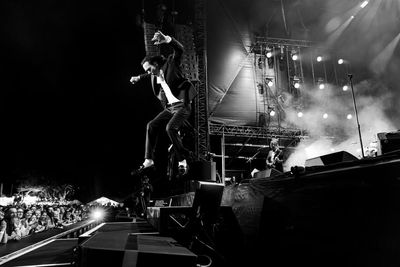 Nick Cave & the Bad Seeds review – an electrifying crescendo of faith, fury and fragile joy